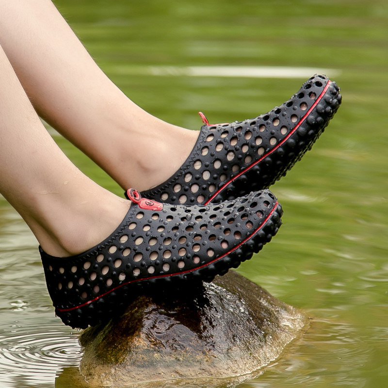 Summer men's sandals Outdoor non-slip lightweight breathable beach shoes Men's and women's shoes hollow hole shoes Speed interference water shoes