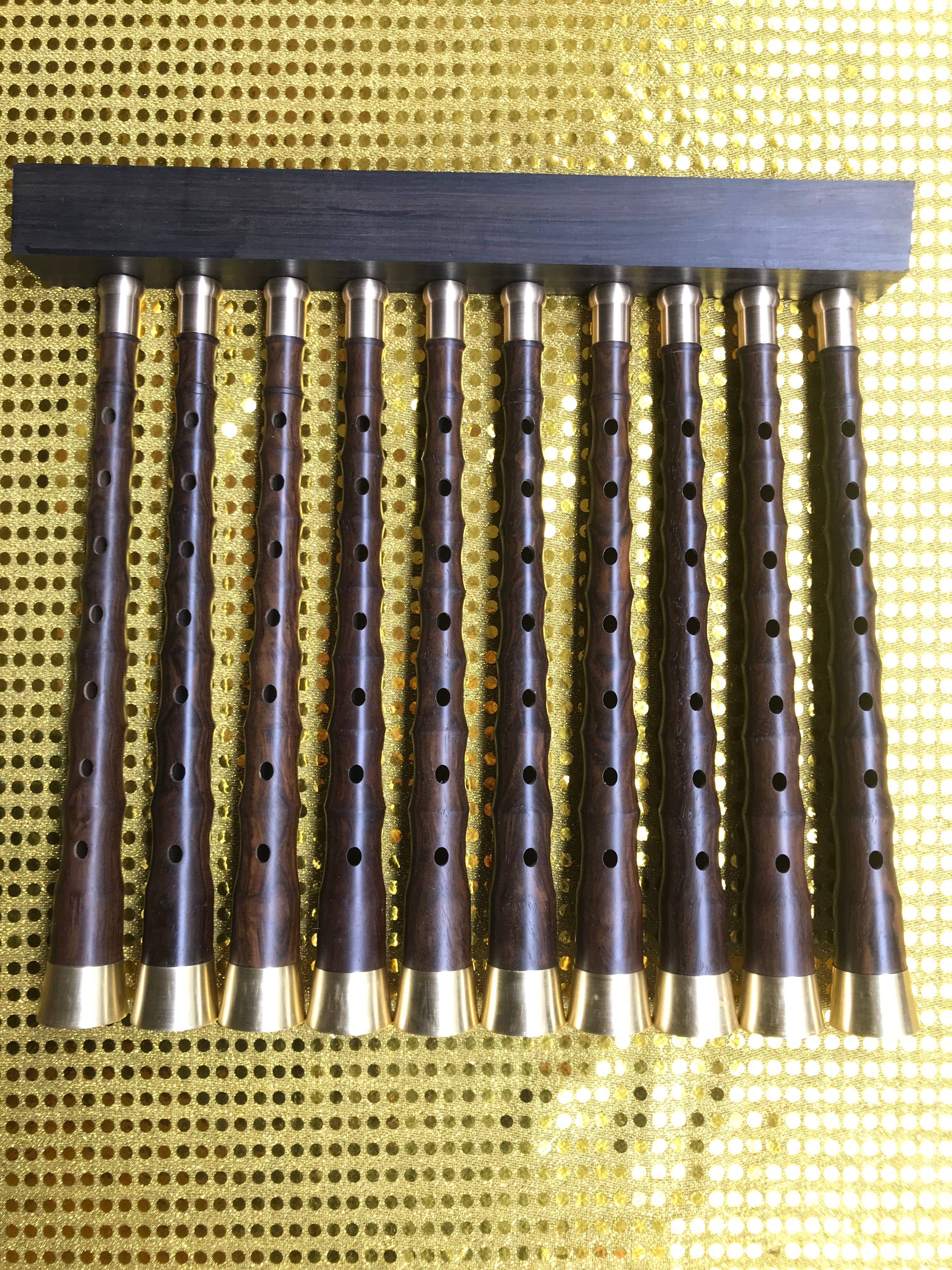 (The black sandalwood suona, the Cantonese octaphonic red and white happiness universal flute pipe)