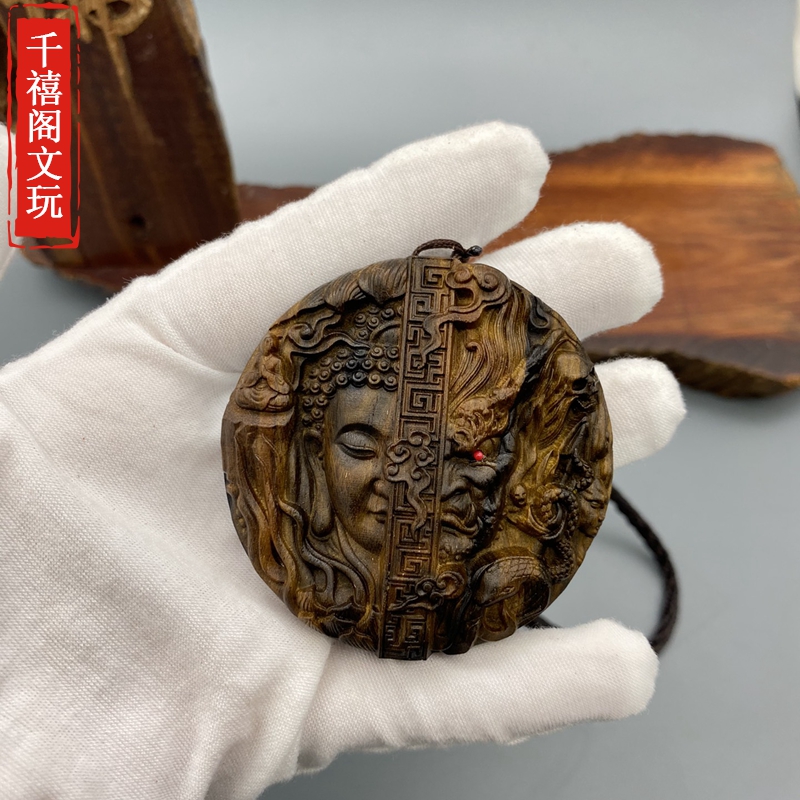 Immersive wood craftsmanship gift hem decorated by hand engraving of the Buddhist maginin between the wood carvings, the good and evil Ping An pendant pendants hands to play the pieces