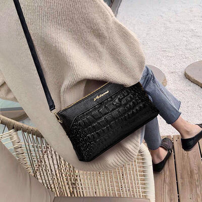 Small Bag 2025 New Style fashionable leather crossbody bag for women, versatile for autumn and winter, middle-aged mom bag, cowhide single-shoulder handbag