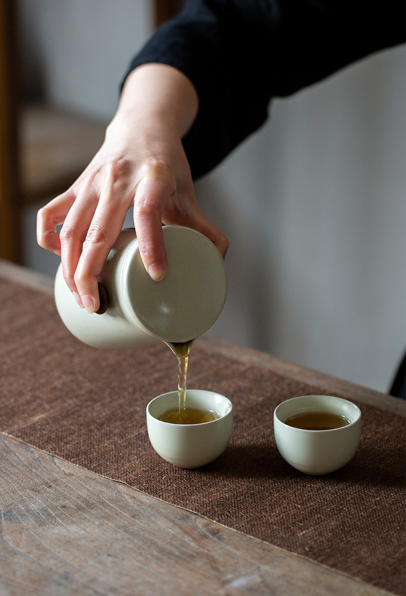 Ultimately responds to ceramic teapot Japanese domestic large capacity filter pot plant ash glaze the hot pot to crack the glass