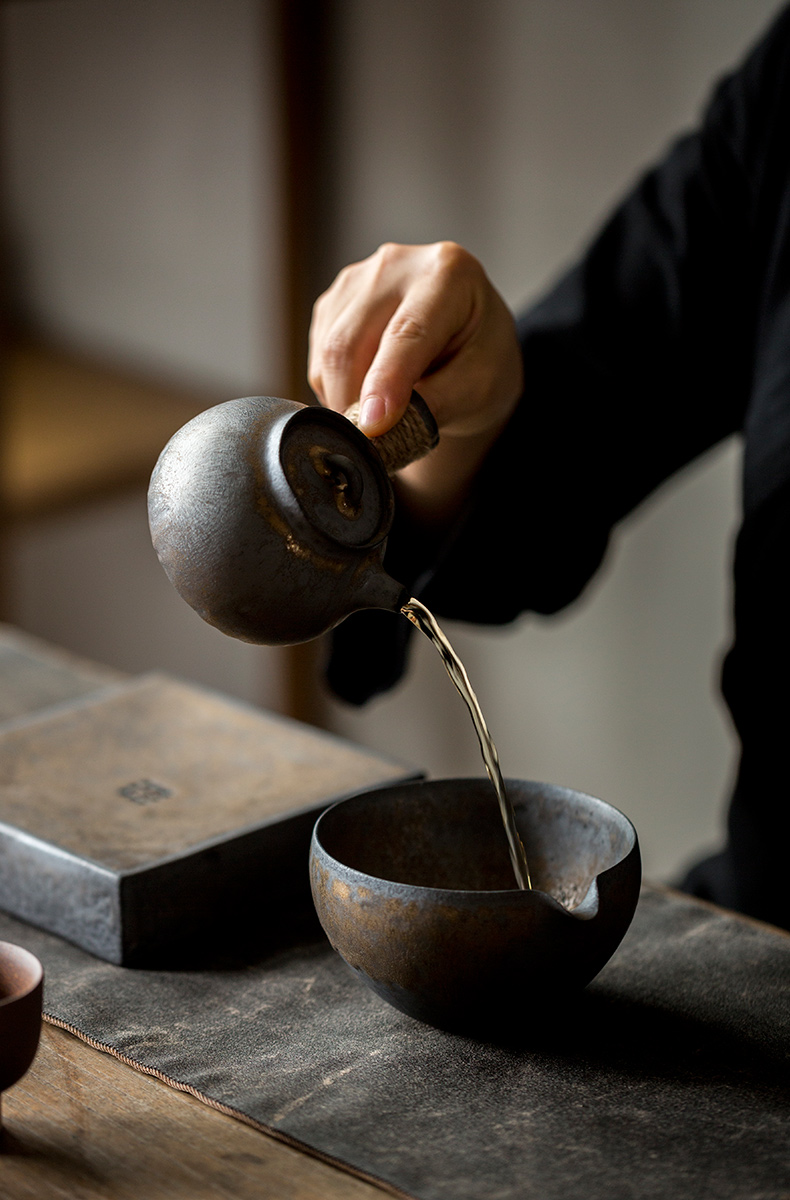 Ultimately responds to hand the teapot Japanese coarse clay POTS to restore ancient ways the pot of gold side small kung fu tea set against the single pot of hot tea