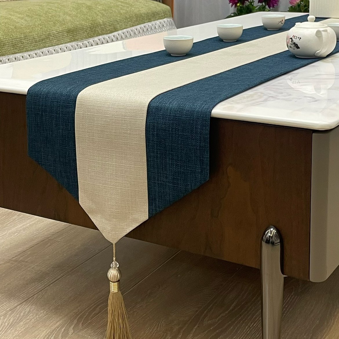 复古棉麻桌旗：轻奢风中的优雅点缀