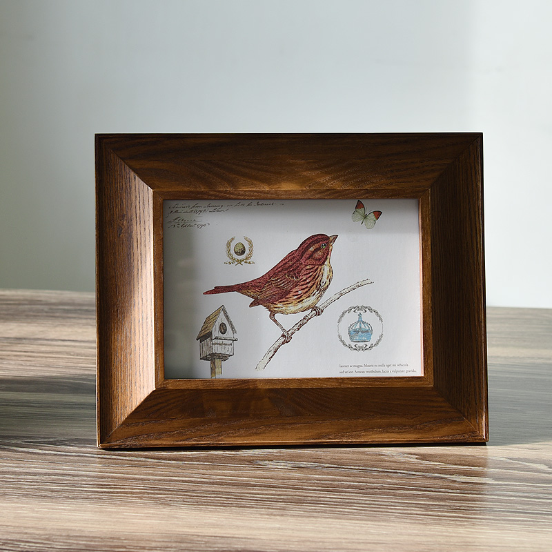 At the beginning of the year, the high-grade solid wood photo frame was placed on the American 6-inch 7-inch wooden creative retro wall glass model room.