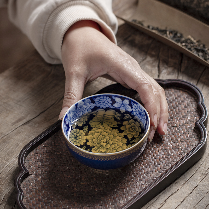 Jingdezhen blue and white see colour sample tea cup kung fu ji blue large ceramic in hand - made teacup tea master cup single CPU