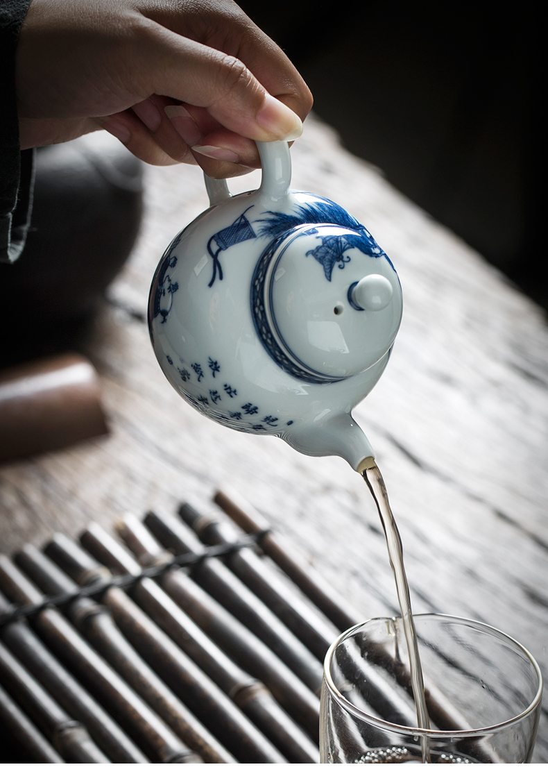 Clock home up teapot single pot of jingdezhen blue and white maintain hand - drawn characters large large capacity domestic teapot the teapot