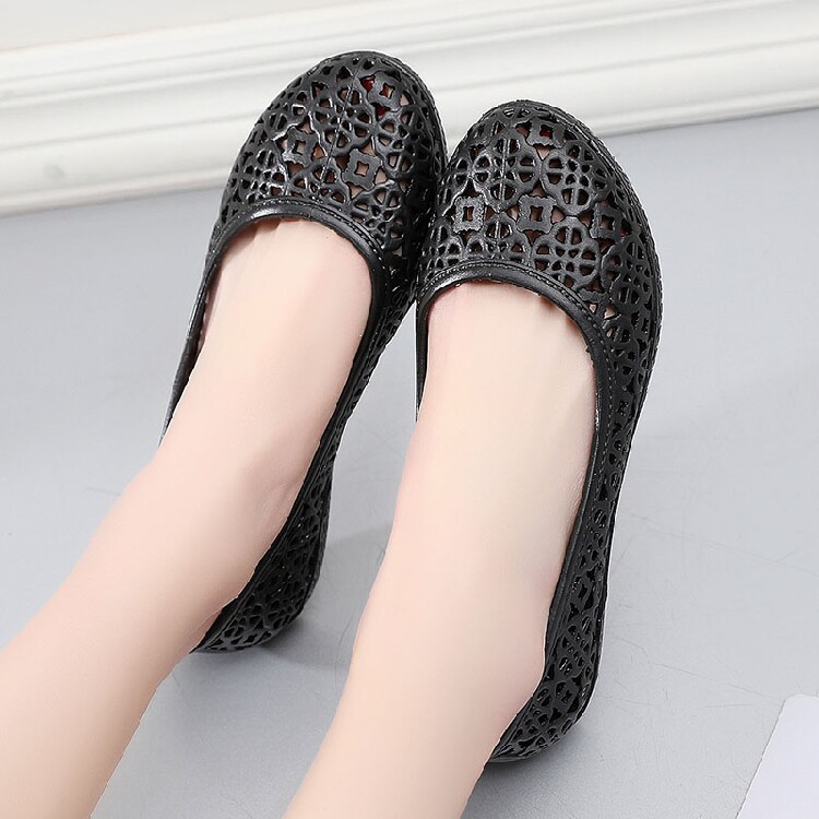 New work shoes hollow round head soft bottom waterproof white flat heel women's flat mother shoes casual breathable work shoes