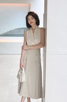 Its like a light and luxurious import of triacetate double-row buckle A word for a long retro-high-waist organ skirt