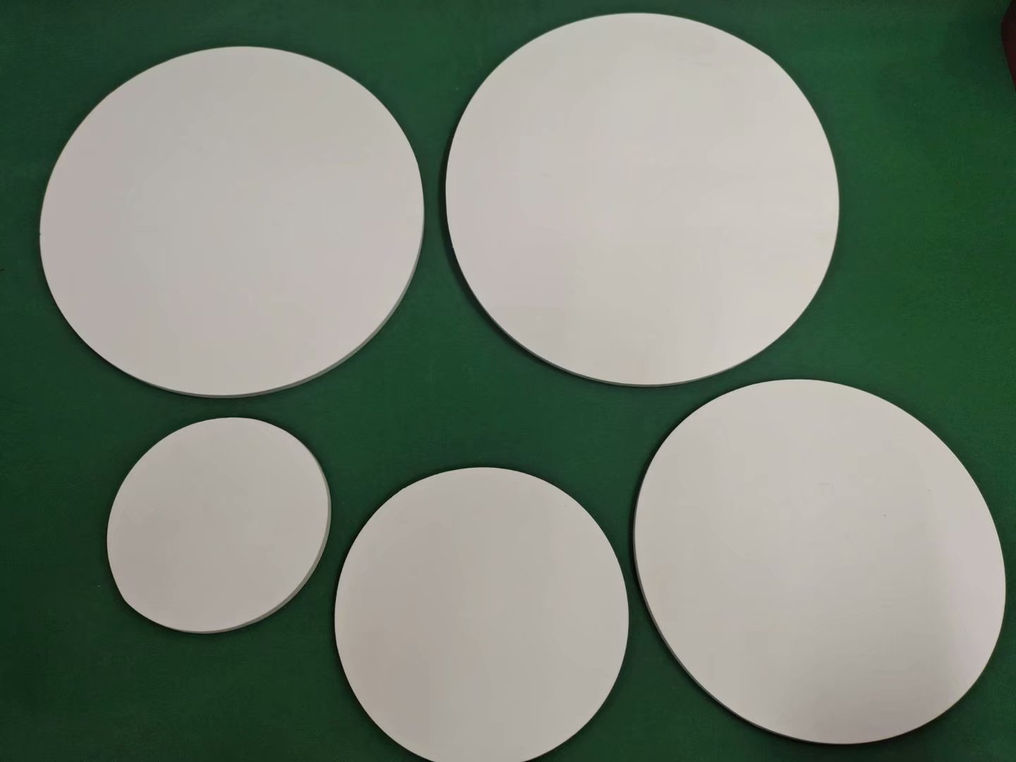 Waterproof round pvc board disc art oil painting with kindergarten white chevron board model blank round board