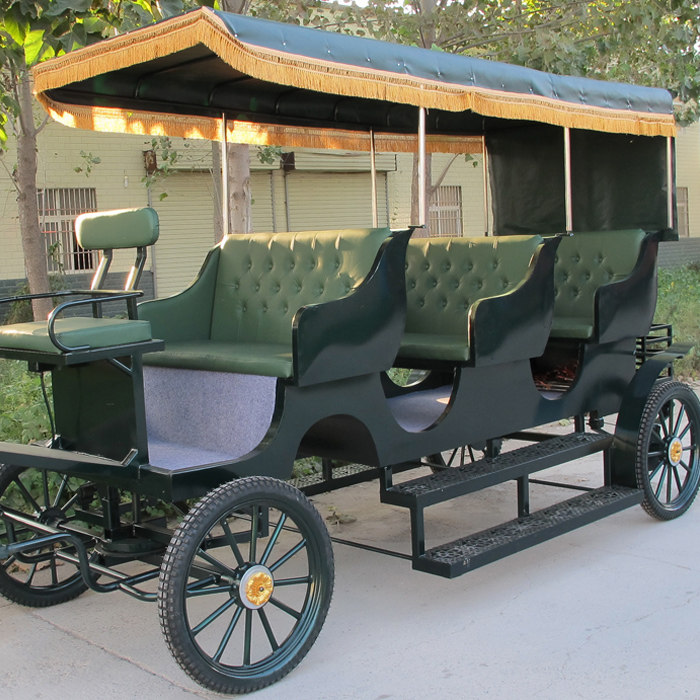 New European-style vintage sightseeing carriage wedding royal scenic area exhibition hall photography props outdoor equestrian inflatable wheel