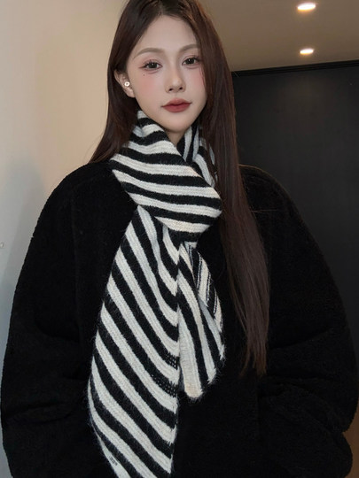 Jiaolingzi 2025 New Style ins Autumn and Winter Striped Knitted Triangular Shawl for Women, Thickened and Warm Scarf, Trendy Neck Wrap