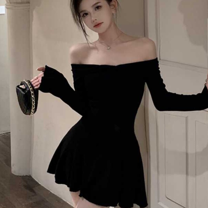 Plus Size Women's Clothing, Fat mm (Short for Plus Size), Pure and Sexy, Waist-Cinching, Black Long-Sleeved Off-Shoulder Dress, High-End Socialite Dress