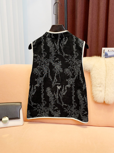 New Chinese-Style National Style Embroidered Buttoned Vest for Women, 2024 Autumn New Fashion Stylish Sleeveless Top