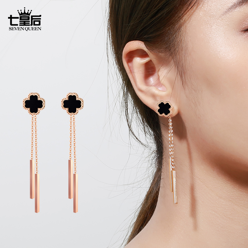 2022 New Tide Four Leaf Grass Earrings Woman Color Gold Flow Suear Pendant long Ear Ornaments Lucky GRASS EAR LINE 