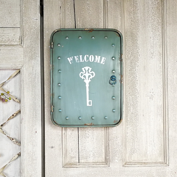 American retro Wrought iron old wall key cabinet Office wall-mounted key box Door head key storage box