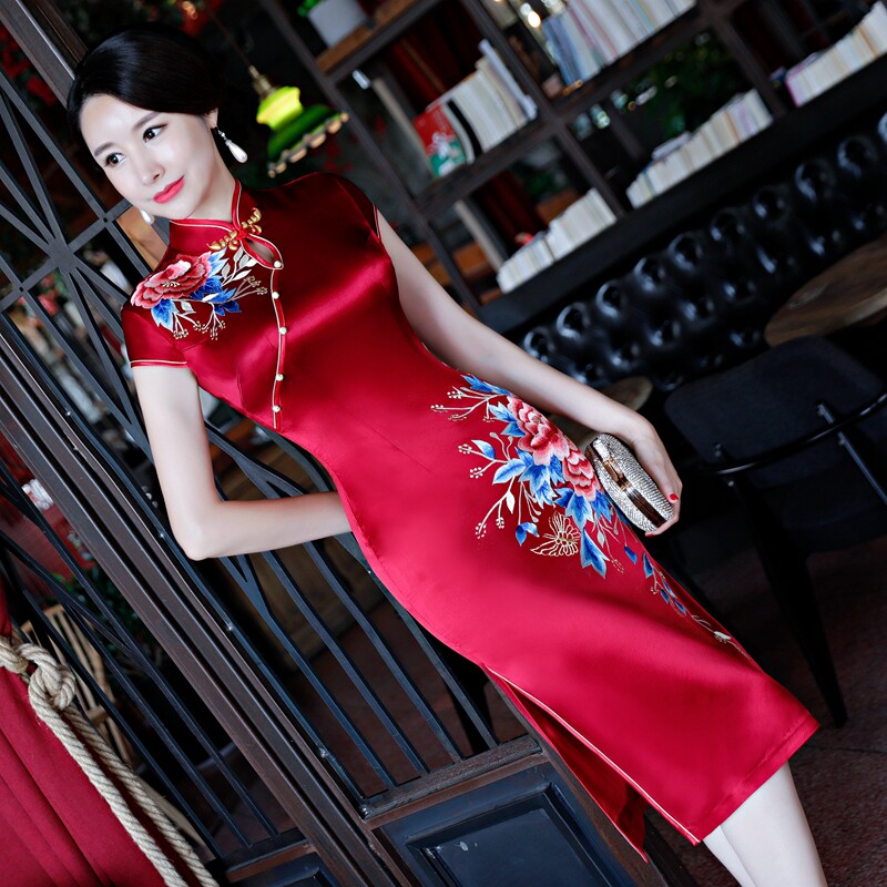 Red qipao Mom dress wedding banquet with long version embroidered with improved bridal mother gown Noble Joy Mother-in-law Wedding Dress