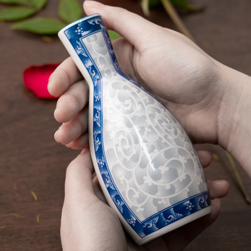 Meinung'm under the glaze color Chesapeake porcelain wind household classic blue and white porcelain imitation Ming and the qing ceramic bottle flower arranging flower bottle vessels