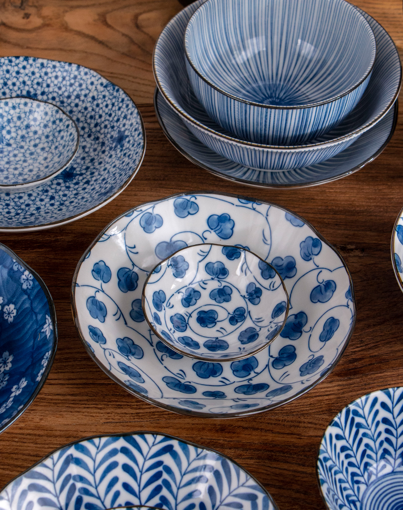 Japan 's imports of Japanese classic blue dye under glaze color porcelain household move to use plate portfolio cutlery sets