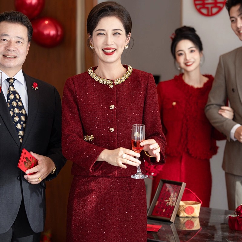 2026 Autumn/Winter Fashionable Chanel-Style Women's Suit with a High-End Feel, Age-Reducing Red Dress for Mother-In-Law, Wedding Banquet Outfit 2026 Autumn/Winter Fashionable Chanel-Style Women's Suit with a High-End Feel, Age-Reducing Red Dress for Mother-In-Law, Wedding Banquet Outfit