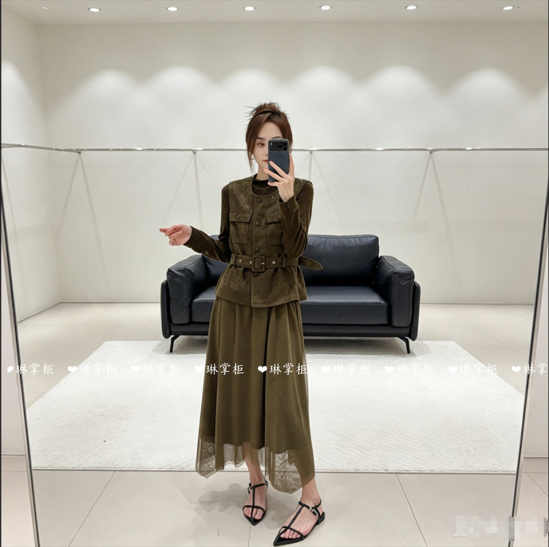 Suede Velvet Vest High-End Dress for Women 2026 Autumn Fashion Stylish Two-Piece Set Elegant Mid-Length Dress 2618