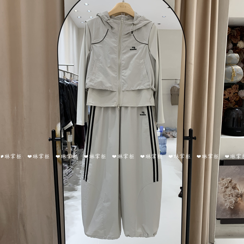 Autumn Korean-Style Hooded Zip-Up Faux Two-Piece Long-Sleeve Set with Side Stripes, Straight Wide-Leg Pants Two-Piece Set, Slimming and Flattering Autumn Korean-Style Hooded Zip-Up Faux Two-Piece Long-Sleeve Set with Side Stripes, Straight Wide-Leg Pants Two-Piece Set, Slimming and Flattering