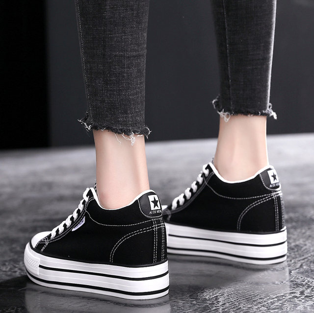 2023 spring and summer new thick-soled platform shoes with increased height, casual sneakers, canvas shoes for women, versatile 6cm white shoes for women