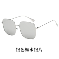 Серебряный серебряный стол