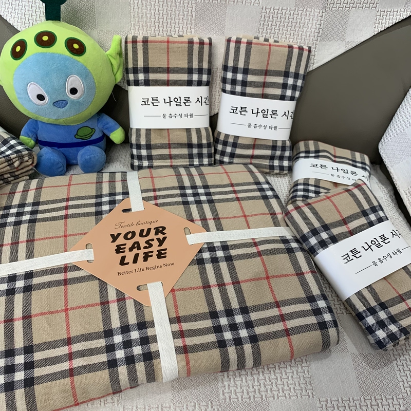 Classic Plaid Pure Cotton Towel Bath Towel, One Side Gauze and One Side Terry, Fashionable Plaid Towel Bath Towel, 100% Cotton Classic Plaid Pure Cotton Towel Bath Towel, One Side Gauze and One Side Terry, Fashionable Plaid Towel Bath Towel, 100% Cotton