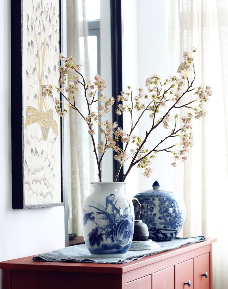 On the smell of finches jingdezhen blue and white porcelain vases, ceramic furnishing articles clear soup WoGuo new Chinese style villa living room decoration