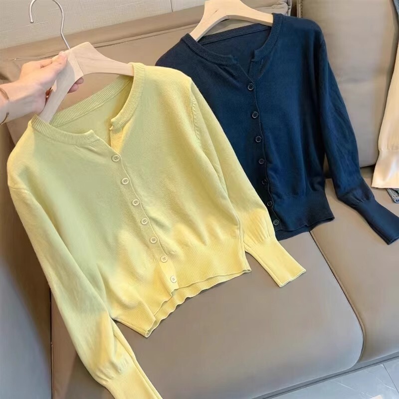 Korean Style Knitted Cardigan, Thin Jacket for Women, 2025 Autumn and Winter, Elegant and Age-Reducing Sweater, Slimming Short Top