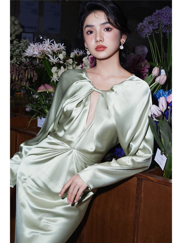 Celebrity Dressing Gown, Party Evening Dress, 2026 Style Bride Engagement Banquet Toast Dress, French Satin Long-Sleeved Dress