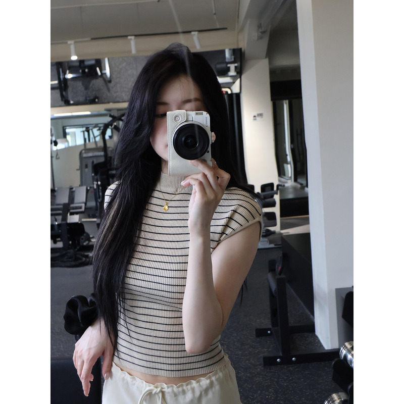 American-Style Patchwork Half-High Collar Apricot Striped Short-Sleeved Knit Top for Women, Summer Slim-Fit Design, Versatile Top