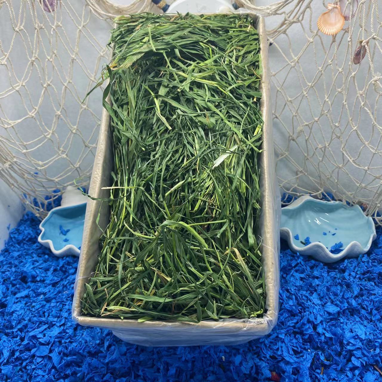 The net weight of the ryegrass in Totoro Valley is 750g, harvested from November to March, and the whole leaves are manually picked up by high temperature drying and dehydration