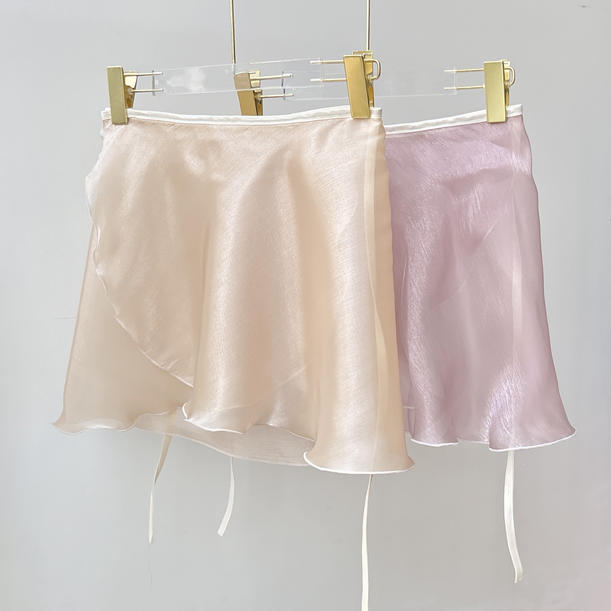 In stock: ballet-style tulle skirt with a water ripple pattern and a flowing mermaid design; one-piece tie-waist tulle skirt.