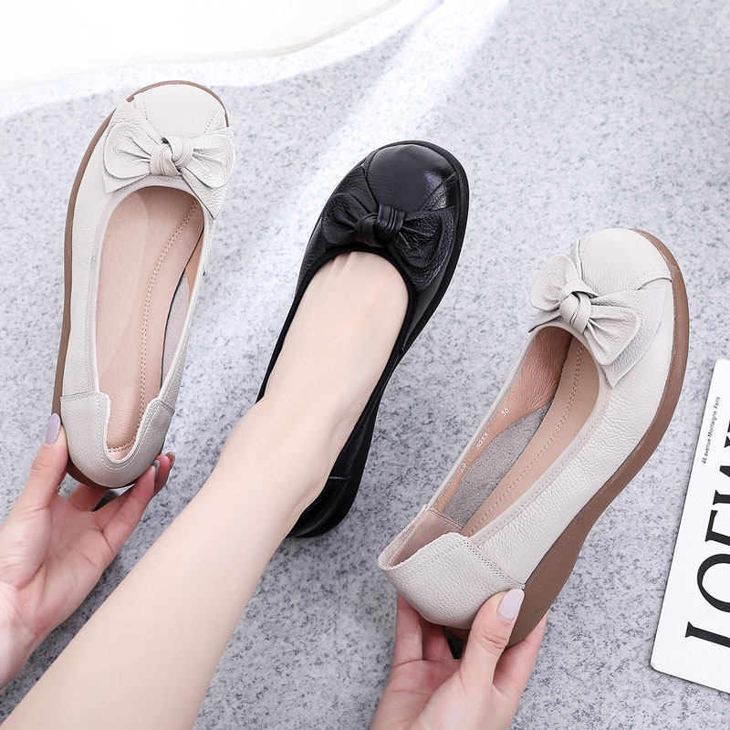 Spring, summer and autumn women's shoes flat mother shoes shallow mouth peas soft bottom leather flat shoes round toe large size 4143
