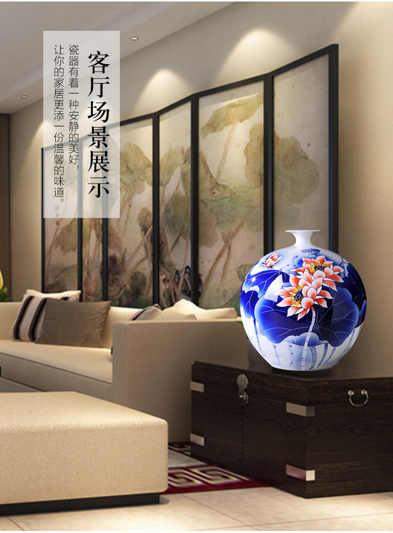 Hand the blue and white porcelain in jingdezhen porcelain ceramic vase is placed the new Chinese style household living room TV cabinet decoration