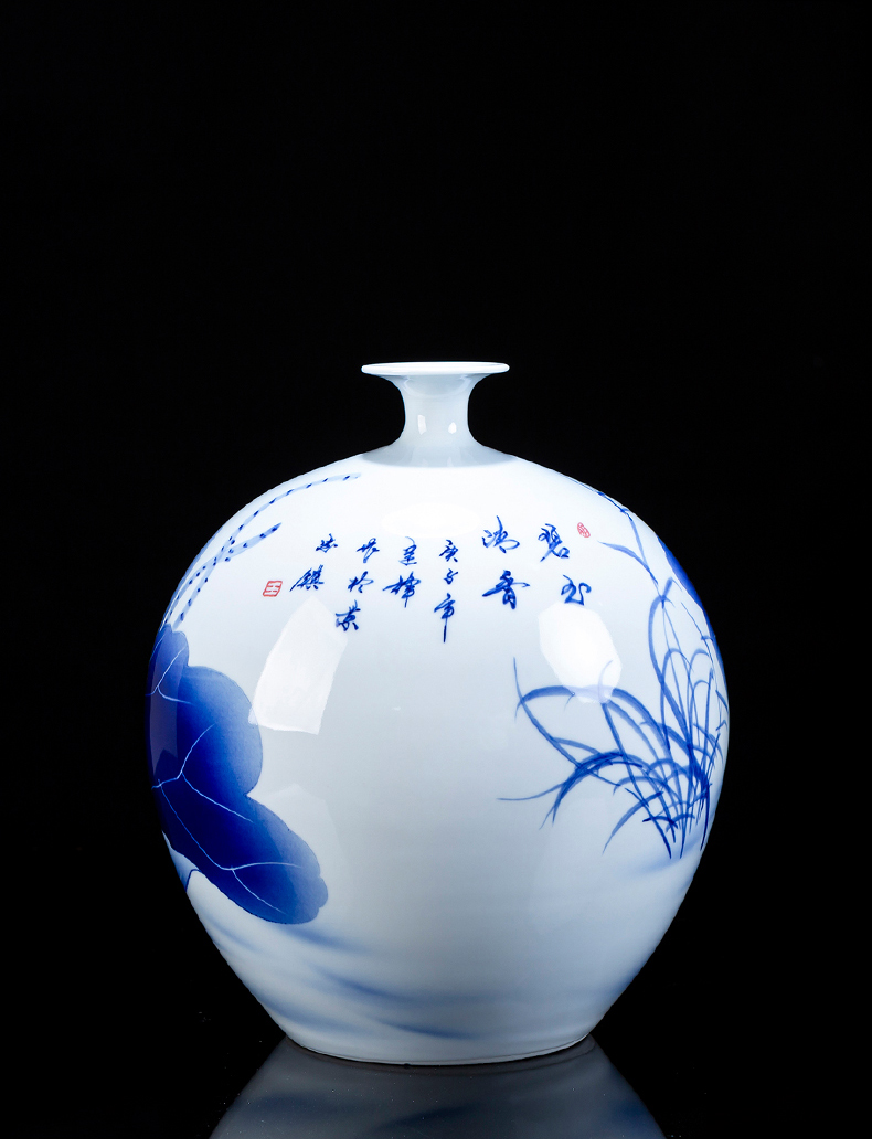 Jingdezhen ceramics hand - made lotus pomegranate ball bottle Chinese blue and white porcelain vase sitting room adornment is placed