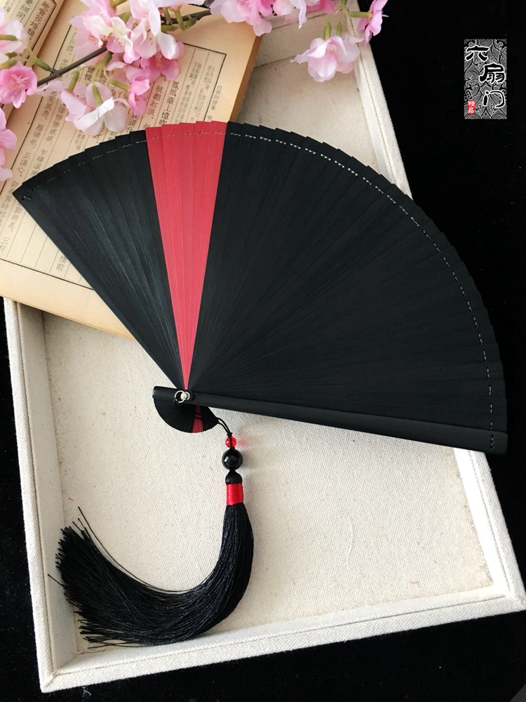Chinese style bamboo fan Mini wind carved hollow ancient style Women's men's folding fan Small handicraft fan Gift fan