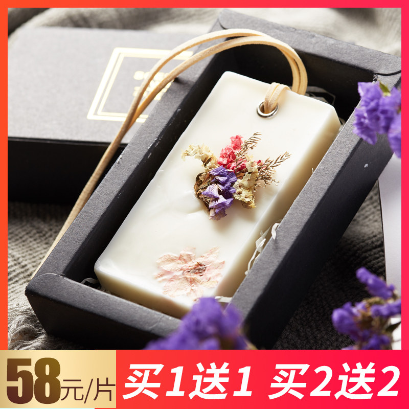 Wardrobe aromatherapy wax flakes sachets wardrobe long-lasting aroma clothes deodorant sachet pendant wardrobe girls dormitory men