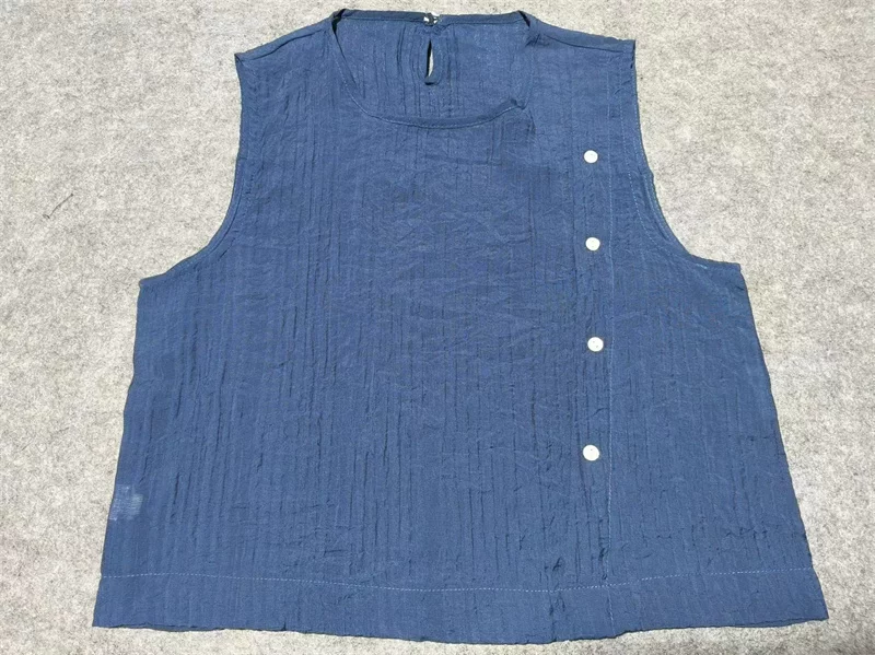 Thin cool summer tank top, vest sleevless with a round collar