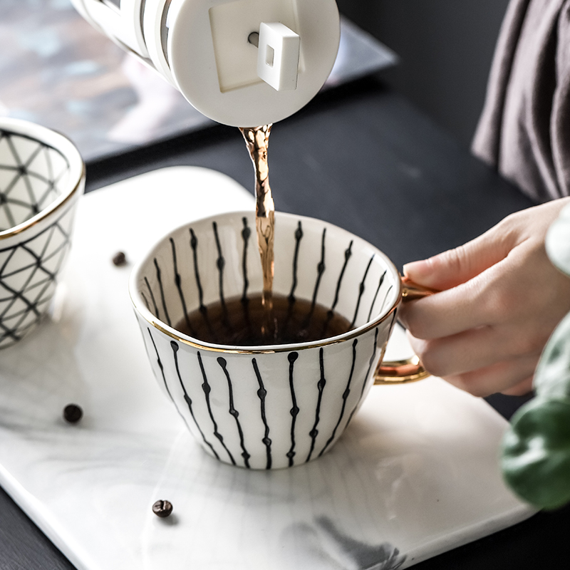Creative move under the glaze color hand - made ceramic keller cup with a spoon, lovers ultimately responds a cup of coffee cup gift giving