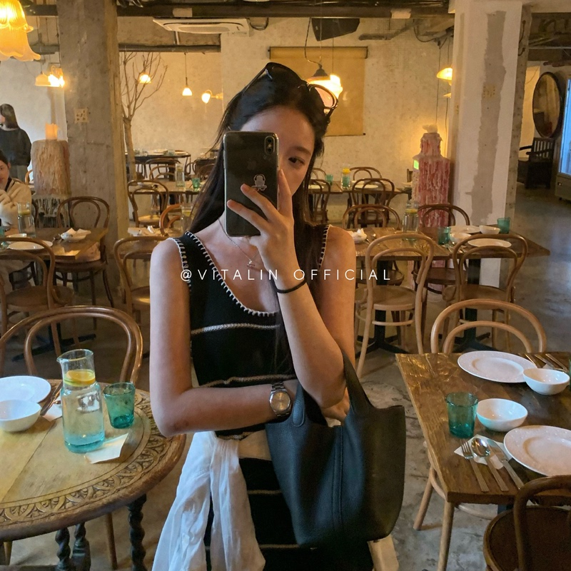 Vitalin's Spring/Summer Design Mid-Length Black and White Striped Knit Dress with a High-End Waist-Cinching Design