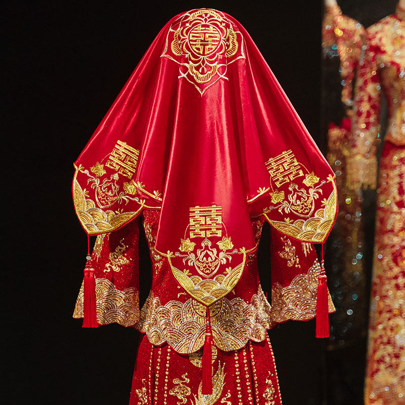 Red hijab bride wedding veil Chinese style Xiuhe clothing retro red embroidered satin tassel hooded embroidery hipa