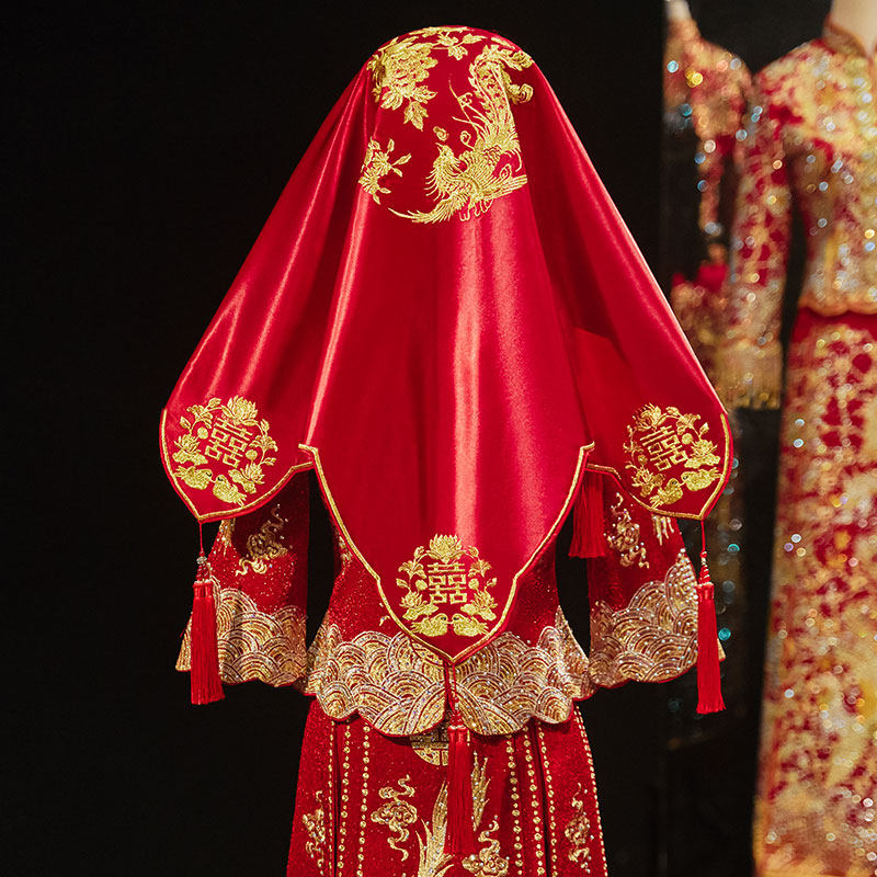 Bridal red hijab 2021 new Chinese style Xiuhe clothing retro red embroidered satin tassel hooded embroidered hipa