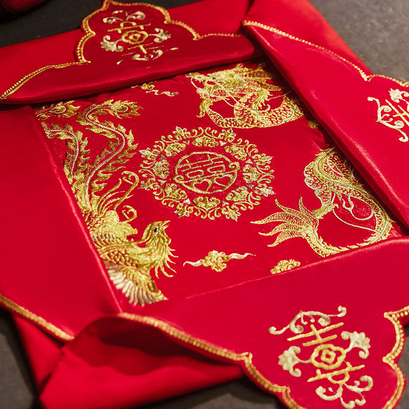 Red cover bride married veil Chinese Xiuhe clothing retro red satin ribbon Su 2021 embroidered hipa cover head