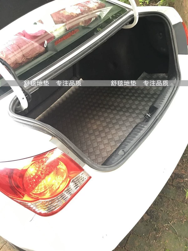 Xe ba bánh chân pad xe thân xe pad đặc biệt bốn bánh xe mat xe tải van cộng với nhung mat