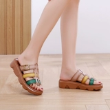 Модные комфортные летние тапочки для матери на платформе, нескользящие слайдеры, городской стиль, из натуральной кожи