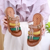 Модные комфортные летние тапочки для матери на платформе, нескользящие слайдеры, городской стиль, из натуральной кожи