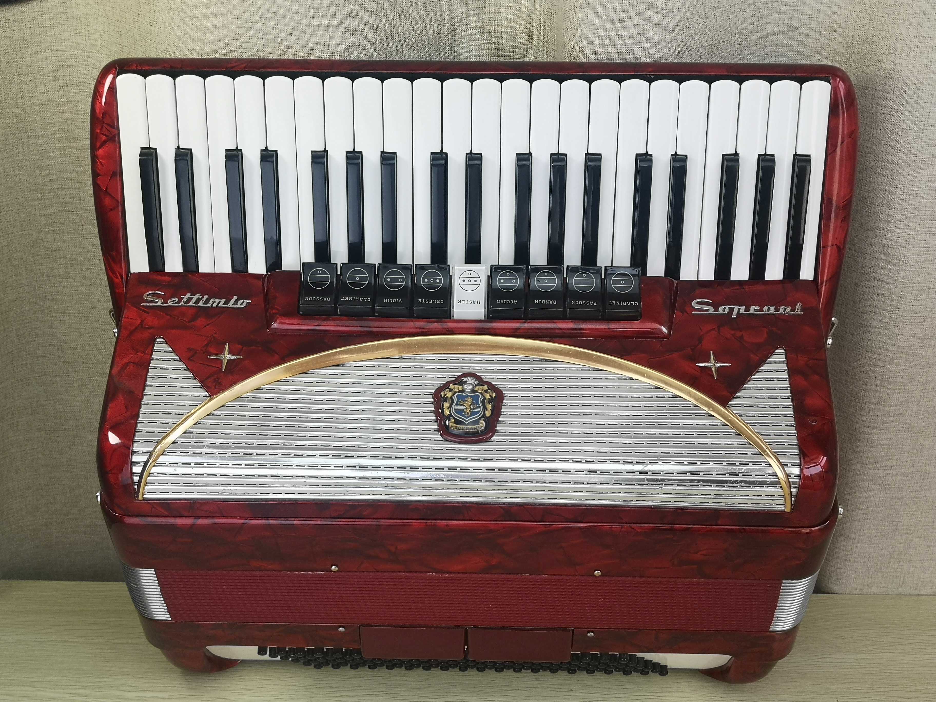 Italian original Setimio Sobrani 120 bass four - rows of the Great Boeing accordion