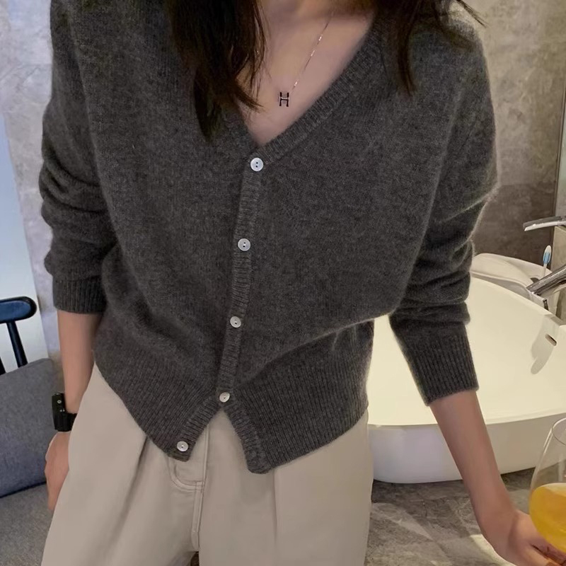 Autumn V-Neck Short Cardigan for Women 100% Pure Wool Knitwear Base Layer European High-End Cashmere Sweater Jacket Autumn V-Neck Short Cardigan for Women 100% Pure Wool Knitwear Base Layer European High-End Cashmere Sweater Jacket